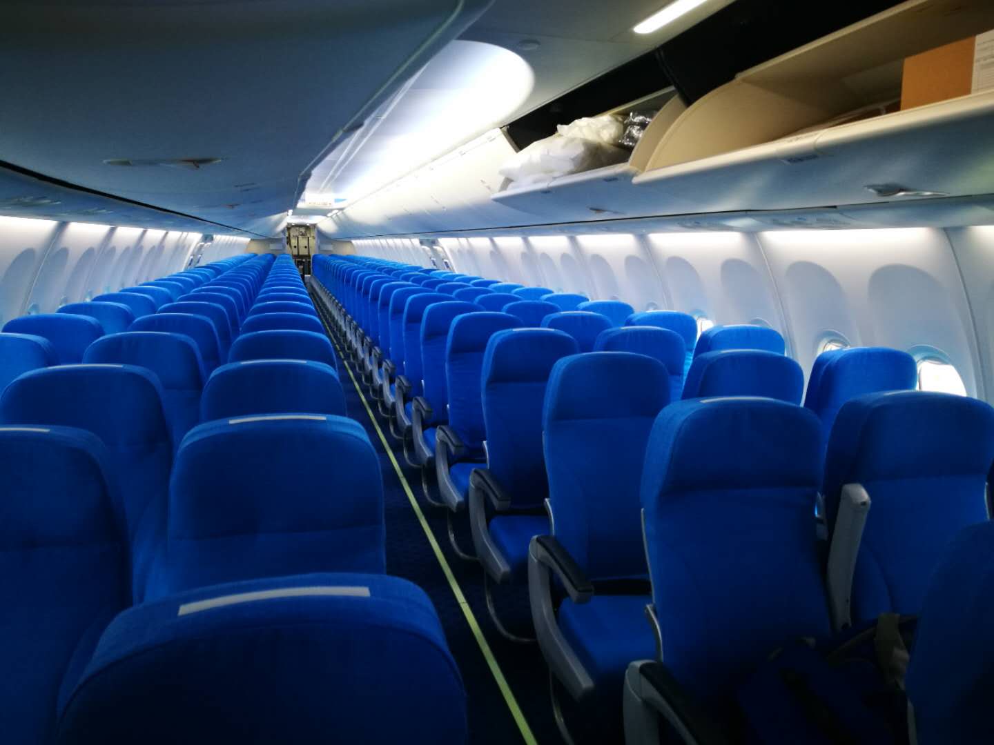 1528883610243631.jpg 飛機客艙內(nèi)部.jpg